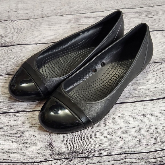 Crocs Womens Shoes Ballet Flats Size 7 Solid Black Cap Toe Shiny - Picture 1 of 12